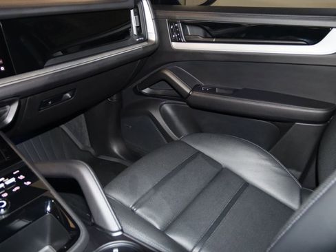 Used 2024 Porsche Cayenne image 60