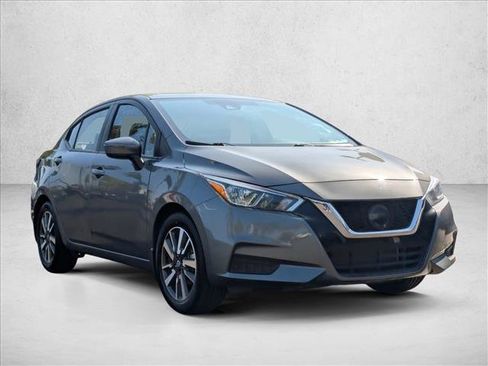 Used 2021 Nissan Versa SV image 3