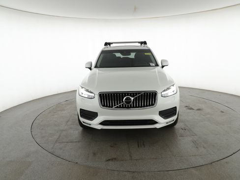 Used 2022 Volvo XC90 T5 Momentum w/ Climate Package image 3