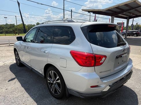 Used 2018 Nissan Pathfinder Platinum FWD image 8