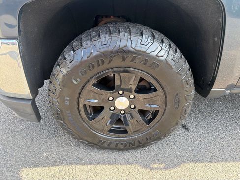 Used 2019 Chevrolet Silverado 1500 LT AWD/4WD image 16