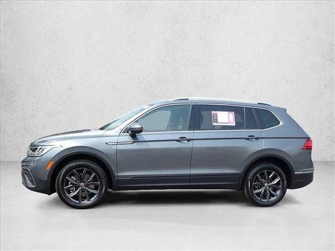 Used 2024 Volkswagen Tiguan SE AWD/4WD image 2