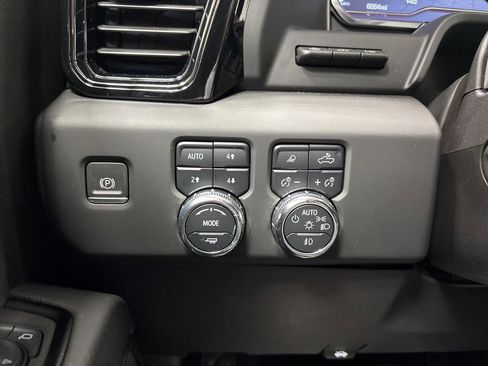 Used 2024 GMC Sierra 1500 AT4X image 42