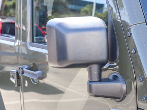 Used 2015 Jeep Wrangler Unlimited Sahara w/ Connectivity Group image 8