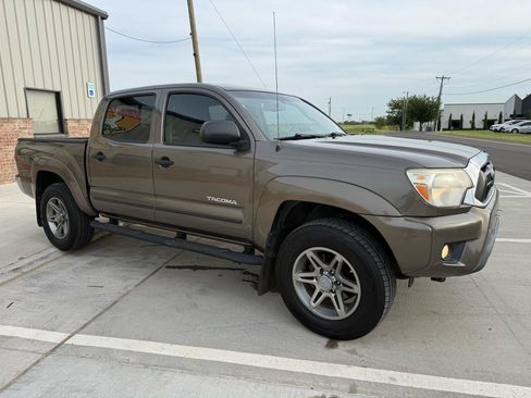 Used 2013 Toyota Tacoma PreRunner w/ SR5 Pkg RWD image 5