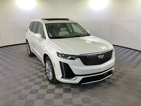 Used 2022 Cadillac XT6 Premium Luxury w/ Technology Package image 3