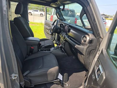 Used 2023 Jeep Wrangler Unlimited w/ Sun & Screen Package AWD/4WD image 38