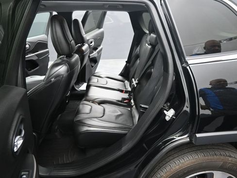 Used 2020 Jeep Cherokee Limited AWD/4WD image 29