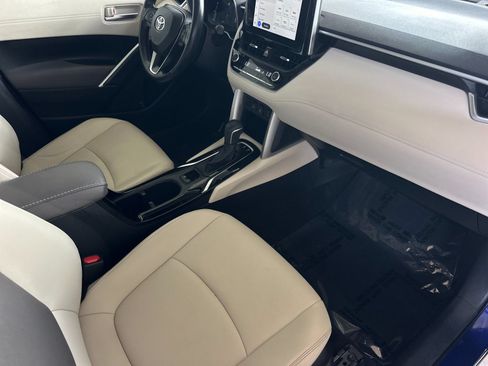 Used 2023 Toyota Corolla Cross XLE w/ Convenience Package FWD image 15