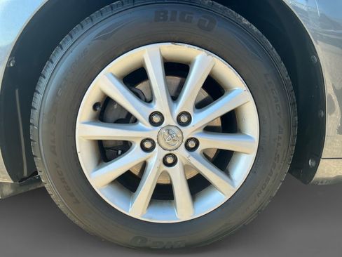 Used 2010 Toyota Camry XLE FWD image 14
