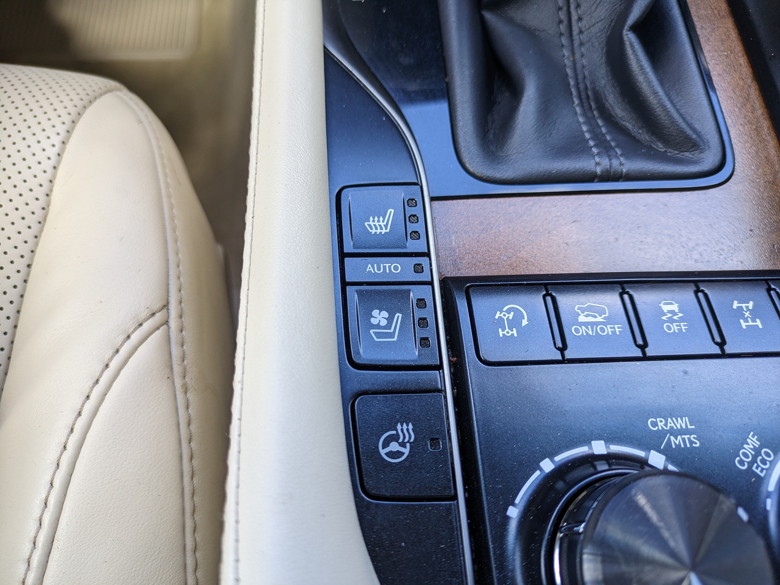 Used 2017 Lexus LX 570 4WD w/ Luxury Package image 35