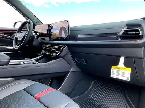 New 2026 Chevrolet Traverse RS w/ LPO, Floor Liner Package AWD/4WD image 9