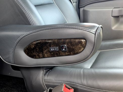Used 2017 Chevrolet Express 2500 RWD image 54