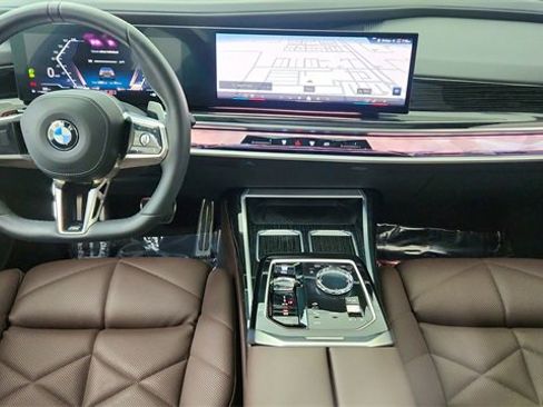 Used 2024 BMW 740i image 35