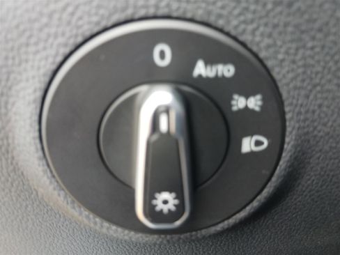 New 2025 Volkswagen Taos SEL image 18