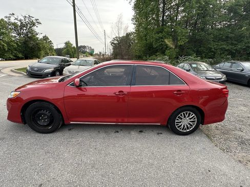 Used 2014 Toyota Camry LE FWD image 8