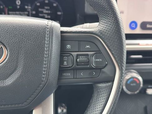 Used 2025 Toyota Tacoma TRD Sport AWD/4WD image 27