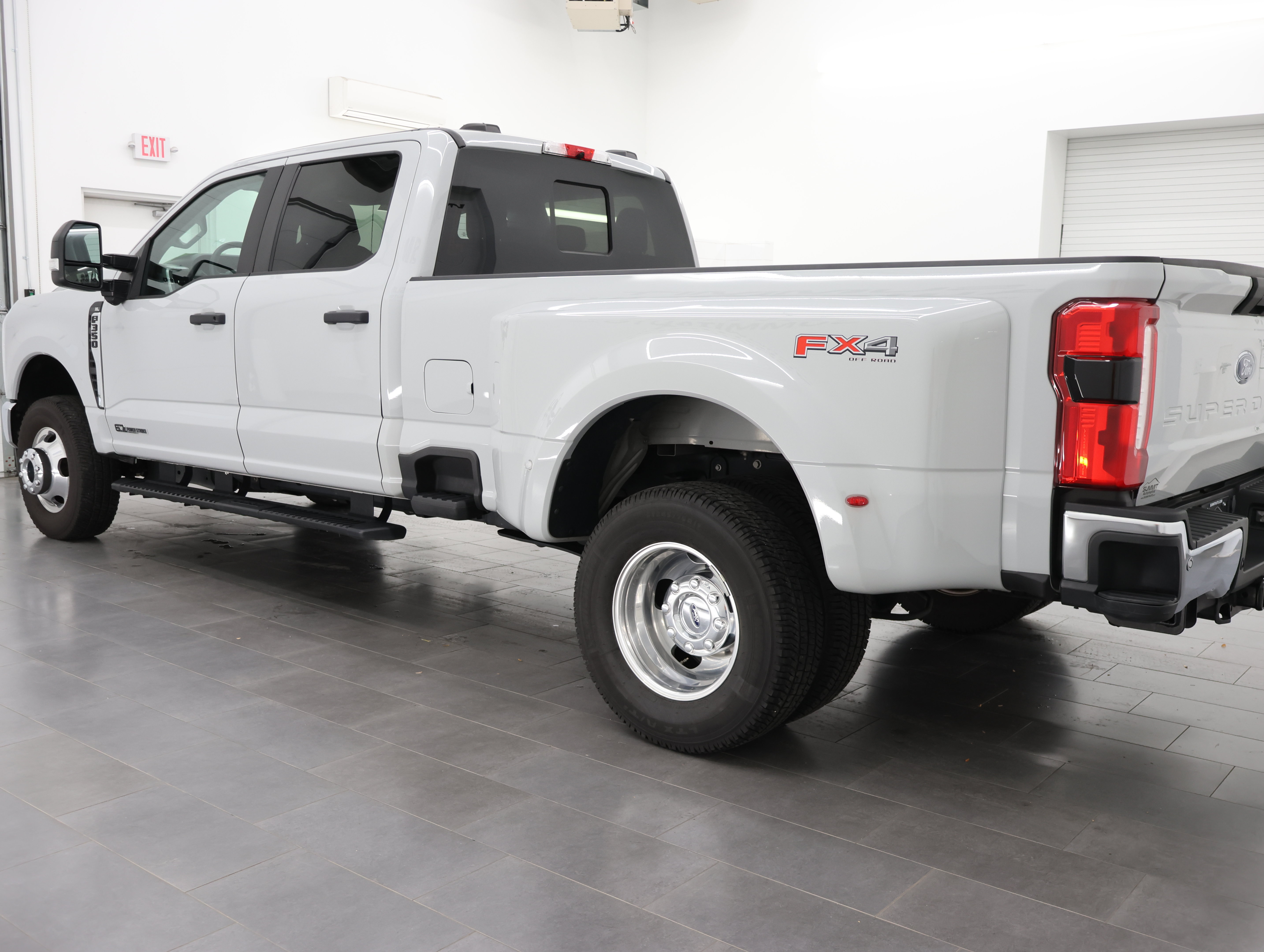 Used 2025 Ford F350 XL w/ 360-Degree Camera Package AWD/4WD image 6
