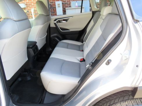 Used 2019 Toyota RAV4 Limited w/ Advanced Technology Package image 17