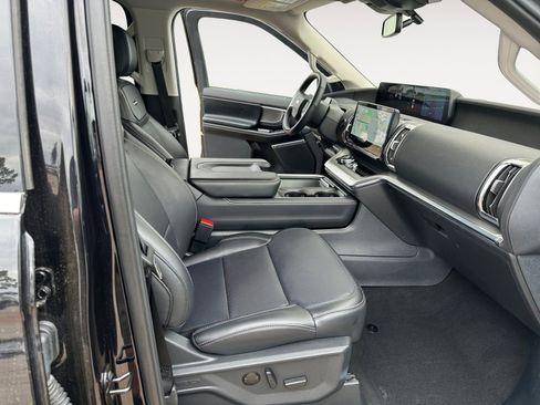 Certified 2025 Ford Expedition Platinum image 15