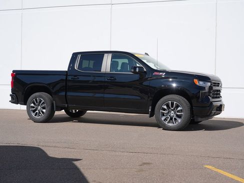 Used 2023 Chevrolet Silverado 1500 RST image 2