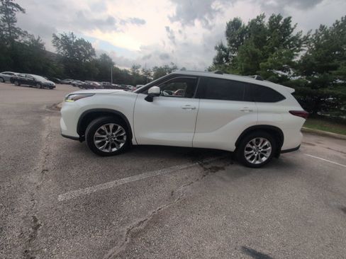 Used 2020 Toyota Highlander Limited AWD/4WD image 12