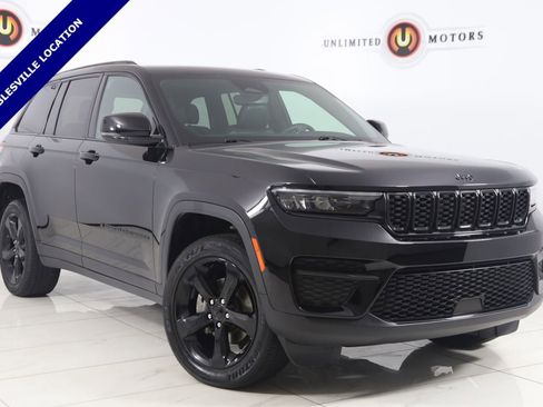 Used 2024 Jeep Grand Cherokee Altitude AWD/4WD image 1