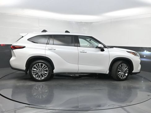 Used 2024 Toyota Highlander Platinum AWD/4WD image 45