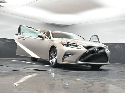 Used 2018 Lexus ES 350 w/ Luxury Package w/Wood Trim FWD image 41