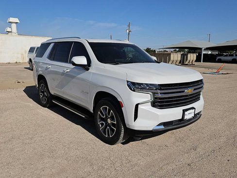 Used 2022 Chevrolet Tahoe LT w/ Luxury Package RWD image 2