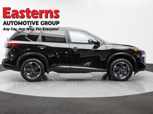 Used 2024 Nissan Rogue SV image 4