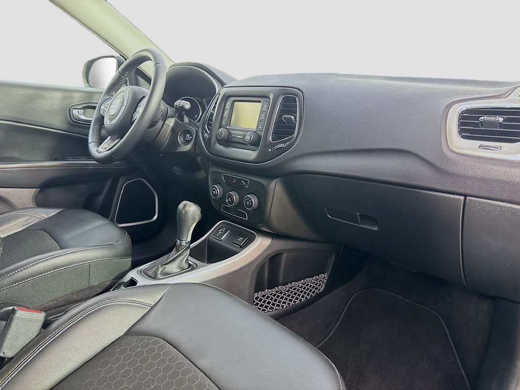 Used 2018 Jeep Compass Latitude w/ Safe & Security Group FWD image 33