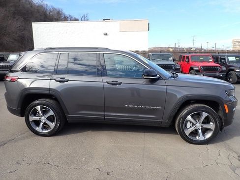 Certified 2025 Jeep Grand Cherokee Limited w/ Trailer Tow Package image 8