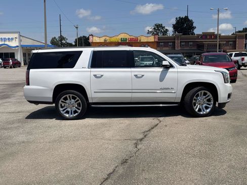 Used 2019 GMC Yukon XL SLT w/ Premium Edition RWD image 2
