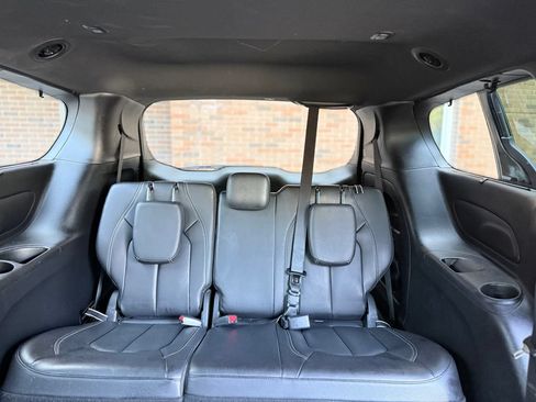 Used 2022 Chrysler Pacifica Touring-L w/ S Appearance Package AWD/4WD image 17