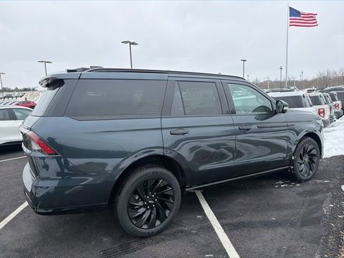 New 2026 Lincoln Navigator Reserve w/ Jet Appearance Package AWD/4WD image 3