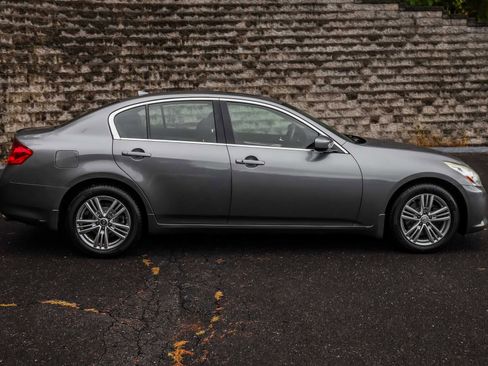 Used 2013 INFINITI G37 x w/ Premium Pkg image 3