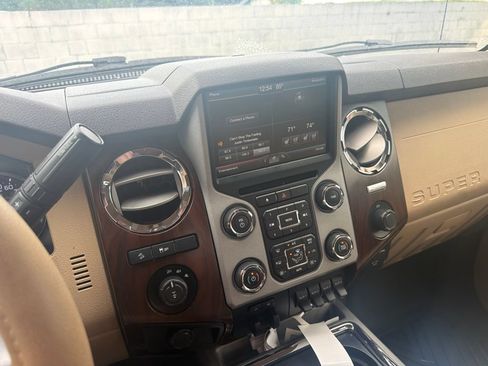 Used 2016 Ford F250 Lariat w/ Lariat Ultimate Package AWD/4WD image 12