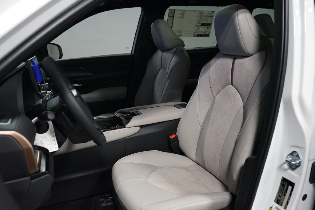 New 2026 Toyota Grand Highlander AWD Hybrid image 28