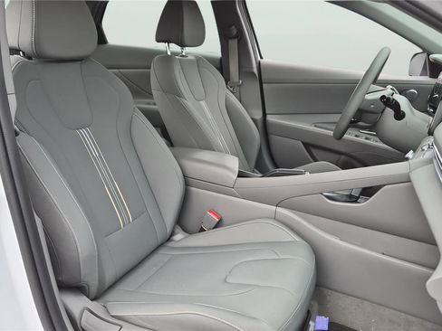 Used 2024 Hyundai Elantra SEL image 14