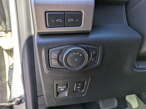 Certified 2018 Ford F150 Platinum w/ Equipment Group 701A Luxury image 17