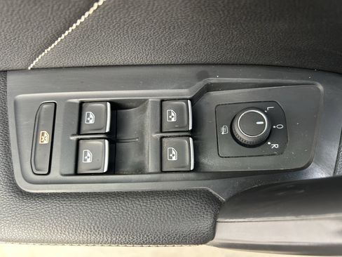 Used 2022 Volkswagen Tiguan SE image 17