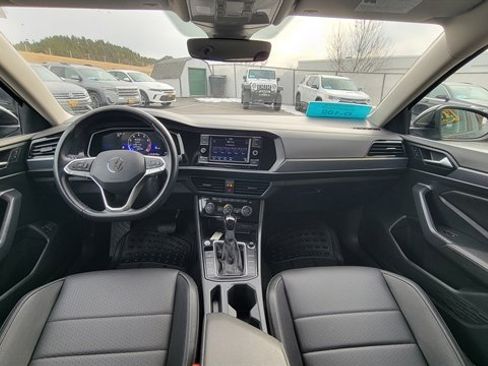 Used 2024 Volkswagen Jetta SE image 13