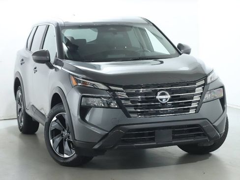Certified 2025 Nissan Rogue SV FWD image 2