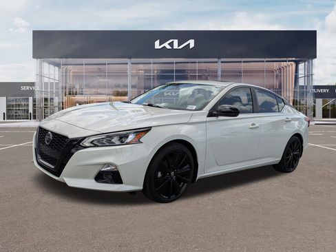 Used 2022 Nissan Altima 2.5 SR w/ Midnight Edition Package FWD image 6