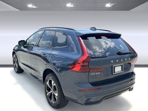 Used 2026 Volvo XC60 B5 Core image 3