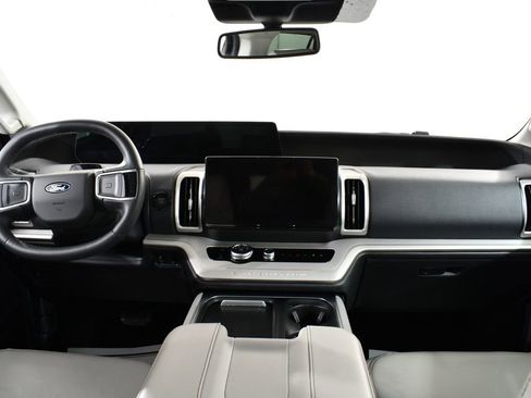 Used 2025 Ford Expedition Active AWD/4WD image 7
