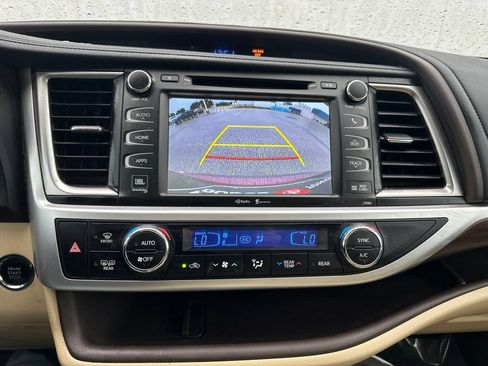 Used 2015 Toyota Highlander Limited w/ Driver Technology Package AWD/4WD image 46