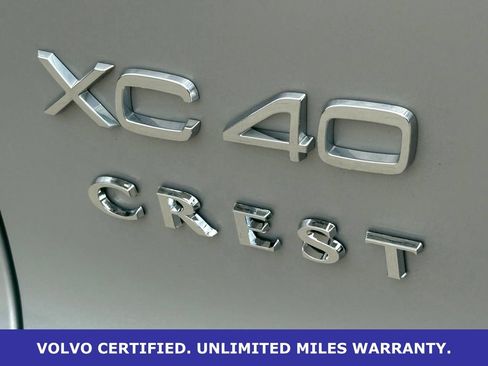 Certified 2025 Volvo XC40 B5 Plus AWD/4WD image 11