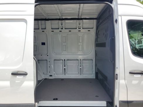 Used 2025 Mercedes-Benz Sprinter 2500 image 10